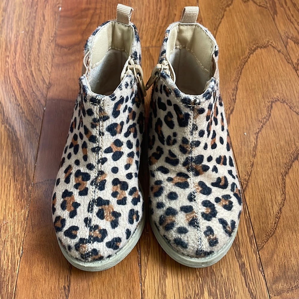 Toddler size 6 leopard print booties, old navy